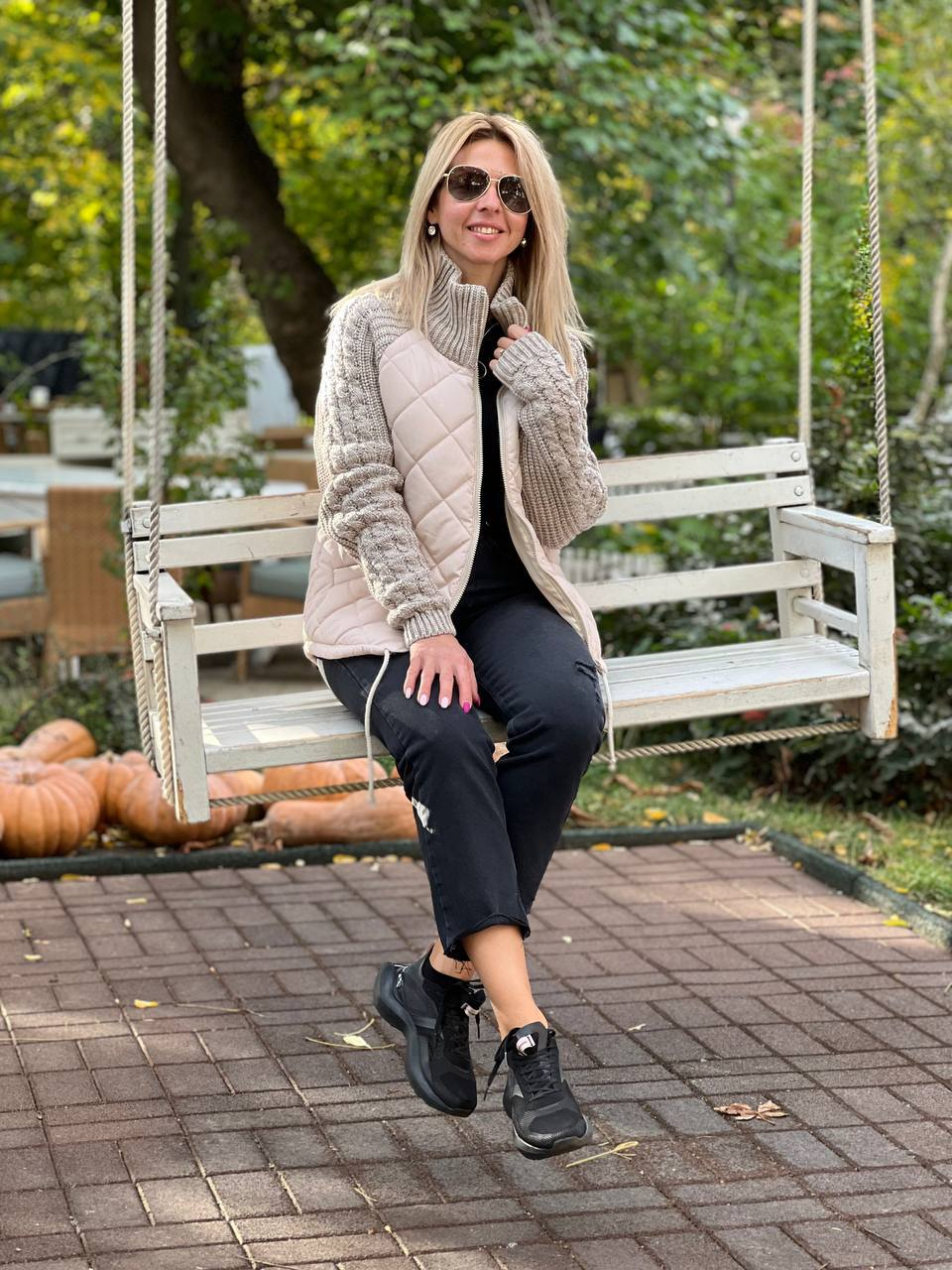 Veradwyn | Women's Quilted Jacket with Knit Sleeves - Light Grey - Image 2
